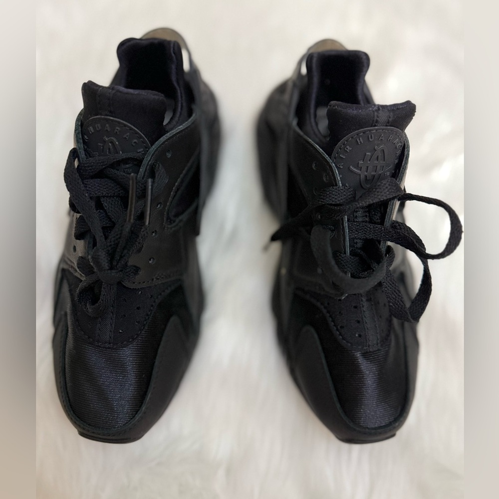 Black Nike Air Huarache